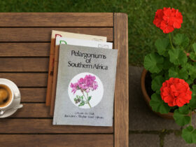 Трите тома книги - "Pelargoniums of Southern Africa"